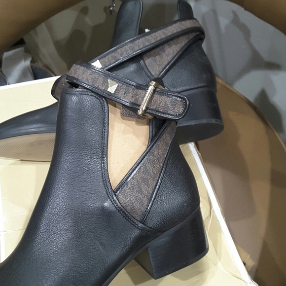 Michael kores Britton  bootie - Picture 3 of 9